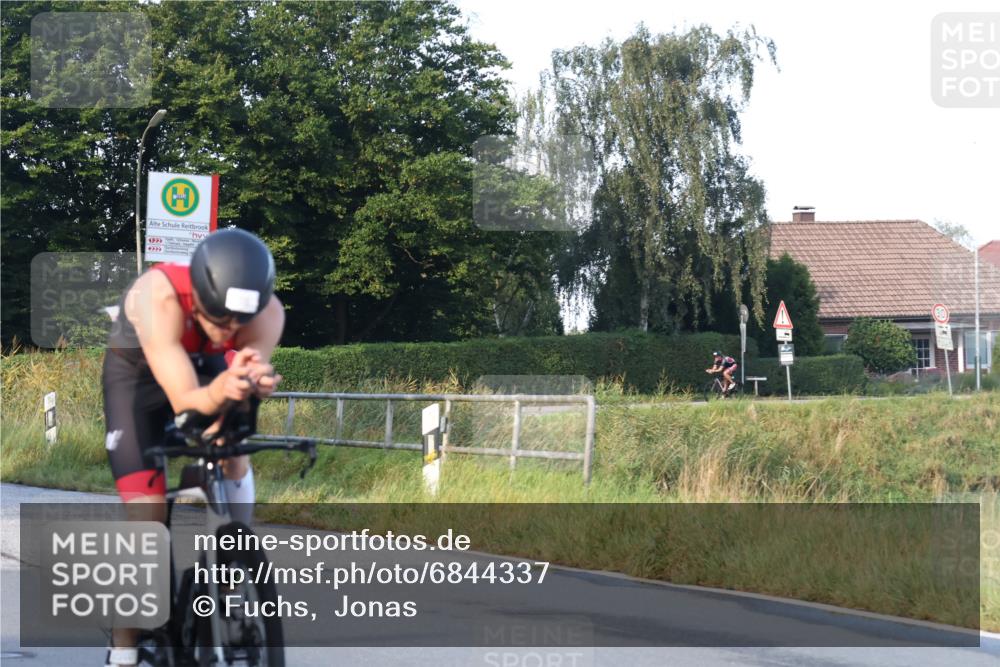 25.08.2024 - Elbe Triathlon Hamburg Fuchs,  Jonas http://msf.ph/oto/6844337 25.08.2024 09:03:35 Radfahren 68, 78 meine-sportfotos.de