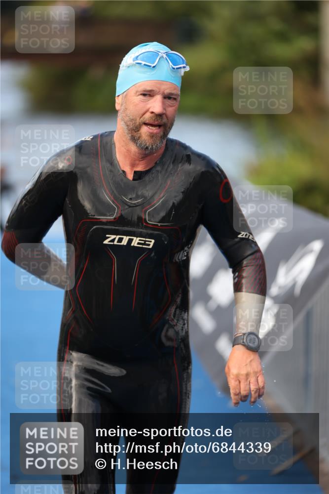 25.08.2024 - Elbe Triathlon Hamburg H.Heesch http://msf.ph/oto/6844339 25.08.2024 08:46:48 Schwimmen 113, 146, 147, 150, 198 meine-sportfotos.de