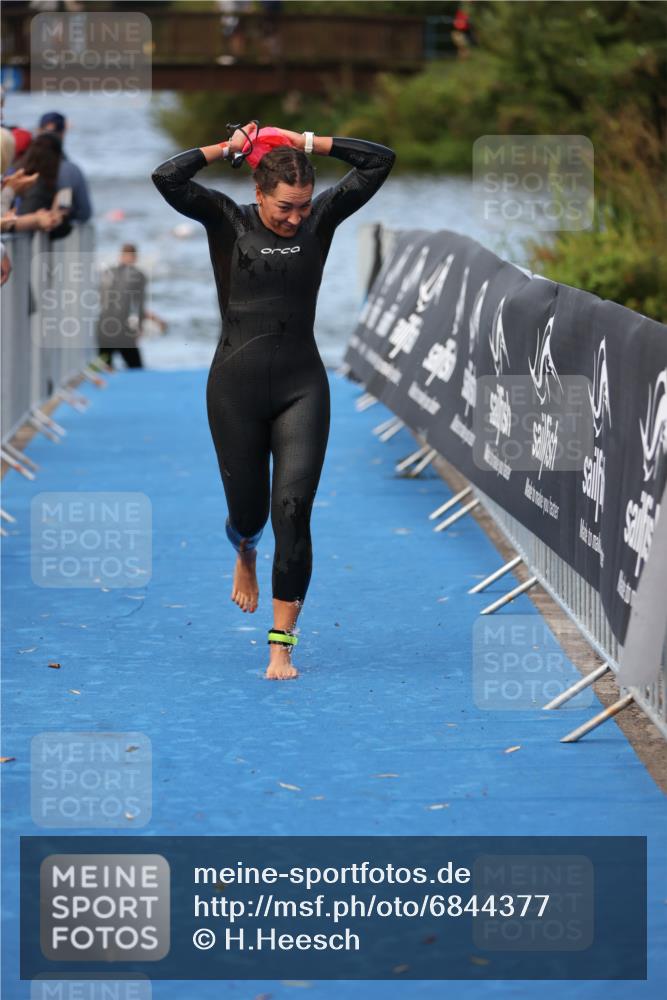 25.08.2024 - Elbe Triathlon Hamburg H.Heesch http://msf.ph/oto/6844377 25.08.2024 08:47:02 Schwimmen 125, 146, 193, 198 meine-sportfotos.de