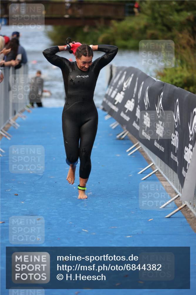 25.08.2024 - Elbe Triathlon Hamburg H.Heesch http://msf.ph/oto/6844382 25.08.2024 08:47:02 Schwimmen 125, 146, 193, 198 meine-sportfotos.de