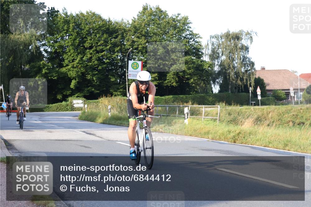 25.08.2024 - Elbe Triathlon Hamburg Fuchs,  Jonas http://msf.ph/oto/6844412 25.08.2024 09:03:42 Radfahren 156, 229, 107 meine-sportfotos.de