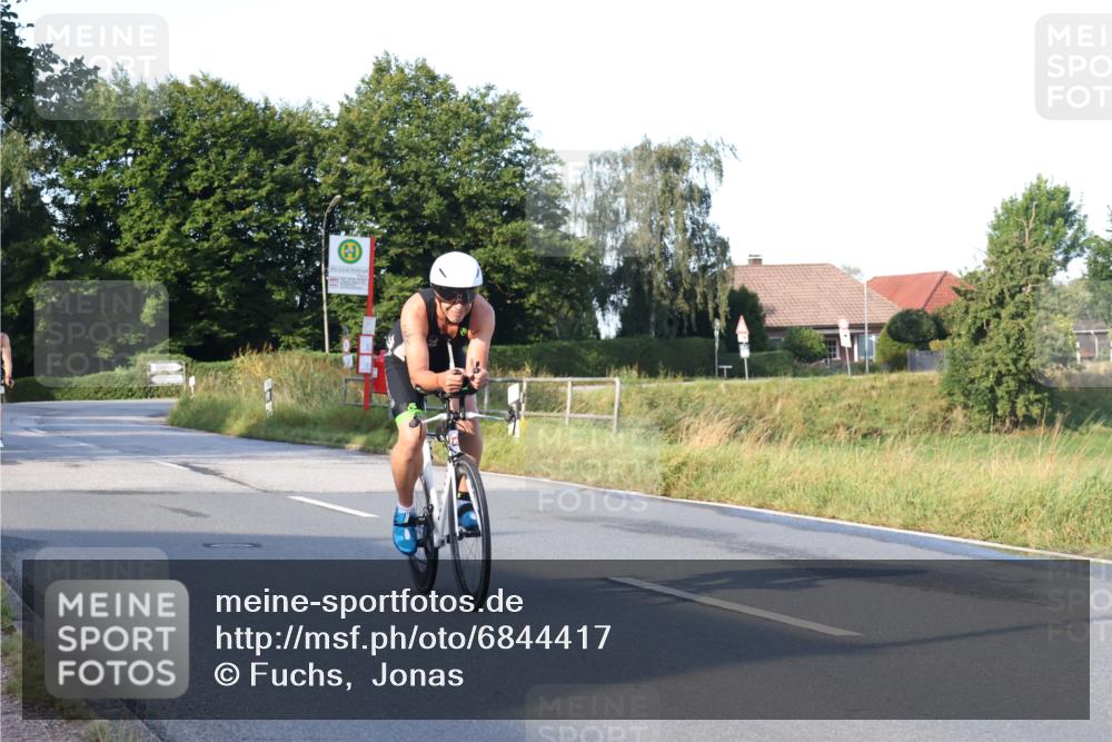 25.08.2024 - Elbe Triathlon Hamburg Fuchs,  Jonas http://msf.ph/oto/6844417 25.08.2024 09:03:42 Radfahren 156, 229, 107 meine-sportfotos.de