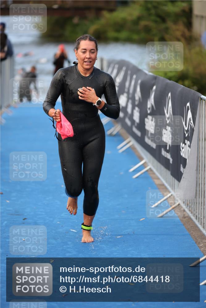 25.08.2024 - Elbe Triathlon Hamburg H.Heesch http://msf.ph/oto/6844418 25.08.2024 08:47:03 Schwimmen 125, 146, 193, 198 meine-sportfotos.de