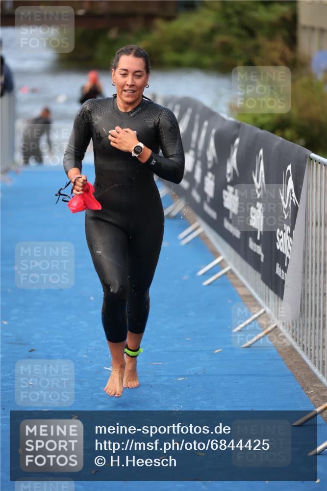 25.08.2024 - Elbe Triathlon Hamburg H.Heesch http://msf.ph/oto/6844425 25.08.2024 08:47:03 Schwimmen 125, 146, 193, 198 meine-sportfotos.de