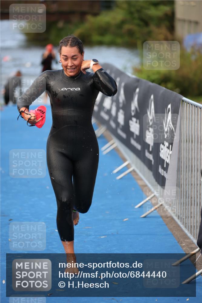 25.08.2024 - Elbe Triathlon Hamburg H.Heesch http://msf.ph/oto/6844440 25.08.2024 08:47:03 Schwimmen 125, 146, 193, 198 meine-sportfotos.de
