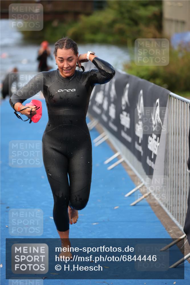 25.08.2024 - Elbe Triathlon Hamburg H.Heesch http://msf.ph/oto/6844446 25.08.2024 08:47:03 Schwimmen 125, 146, 193, 198 meine-sportfotos.de