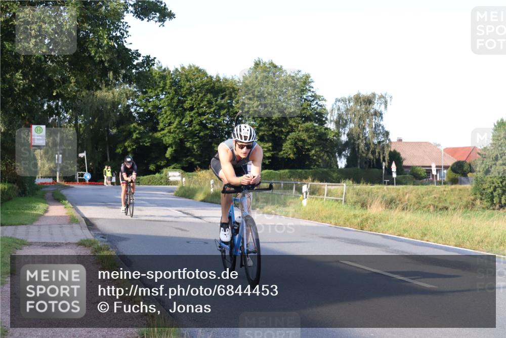 25.08.2024 - Elbe Triathlon Hamburg Fuchs,  Jonas http://msf.ph/oto/6844453 25.08.2024 09:03:44 Radfahren 156, 229, 107 meine-sportfotos.de