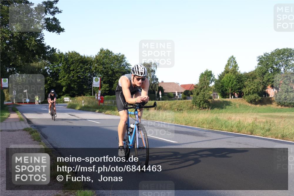 25.08.2024 - Elbe Triathlon Hamburg Fuchs,  Jonas http://msf.ph/oto/6844463 25.08.2024 09:03:44 Radfahren 156, 229, 107 meine-sportfotos.de