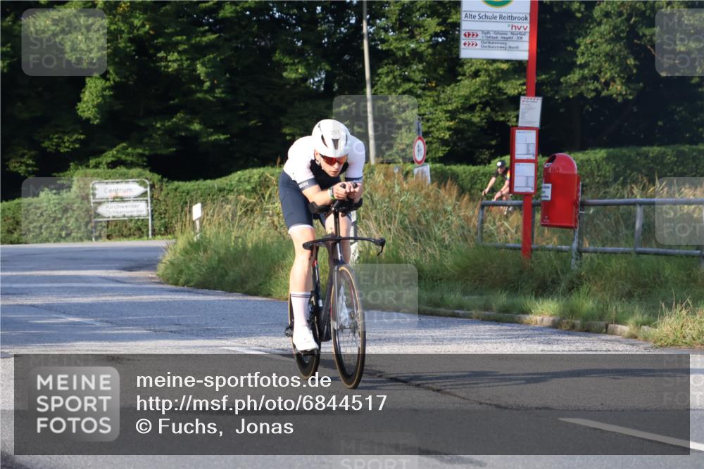 25.08.2024 - Elbe Triathlon Hamburg Fuchs,  Jonas http://msf.ph/oto/6844517 25.08.2024 09:03:55 Radfahren 257 meine-sportfotos.de