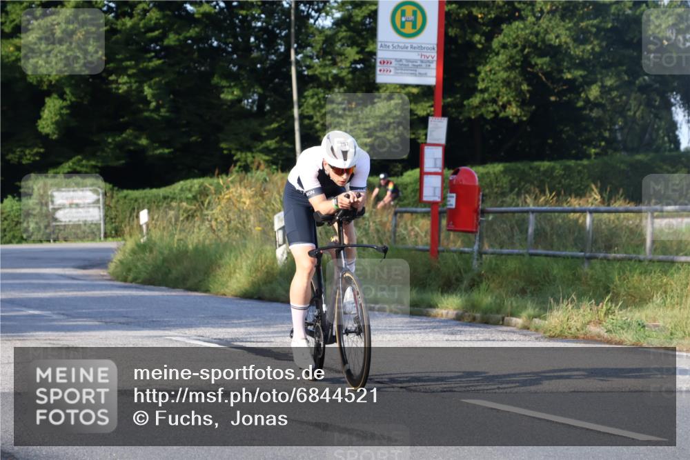 25.08.2024 - Elbe Triathlon Hamburg Fuchs,  Jonas http://msf.ph/oto/6844521 25.08.2024 09:03:55 Radfahren 257 meine-sportfotos.de