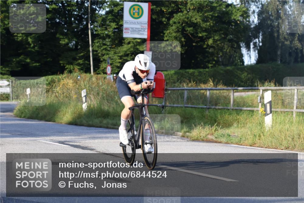 25.08.2024 - Elbe Triathlon Hamburg Fuchs,  Jonas http://msf.ph/oto/6844524 25.08.2024 09:03:55 Radfahren 257 meine-sportfotos.de