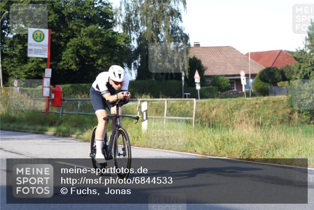 25.08.2024 - Elbe Triathlon Hamburg Fuchs,  Jonas http://msf.ph/oto/6844533 25.08.2024 09:03:55 Radfahren 257 meine-sportfotos.de