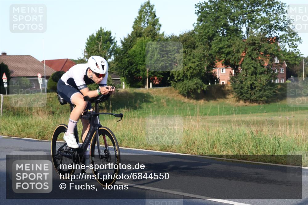 25.08.2024 - Elbe Triathlon Hamburg Fuchs,  Jonas http://msf.ph/oto/6844550 25.08.2024 09:03:56 Radfahren 257, 93 meine-sportfotos.de