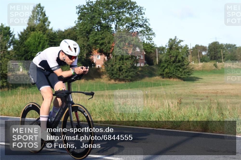 25.08.2024 - Elbe Triathlon Hamburg Fuchs,  Jonas http://msf.ph/oto/6844555 25.08.2024 09:03:56 Radfahren 257, 93 meine-sportfotos.de