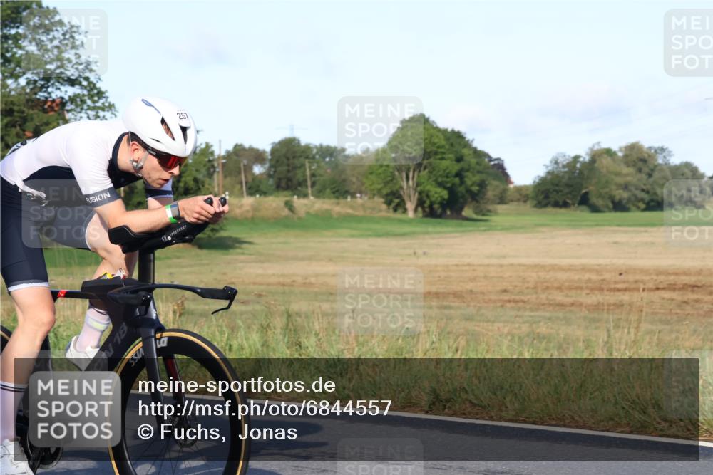 25.08.2024 - Elbe Triathlon Hamburg Fuchs,  Jonas http://msf.ph/oto/6844557 25.08.2024 09:03:56 Radfahren 257, 93 meine-sportfotos.de