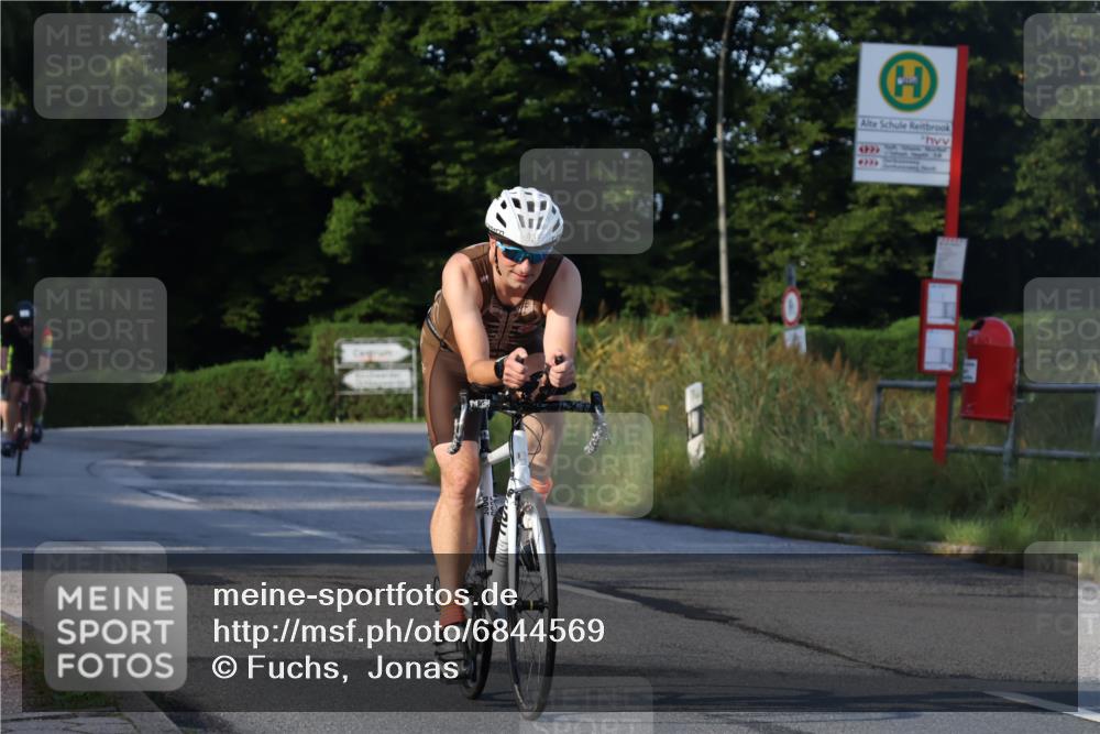 25.08.2024 - Elbe Triathlon Hamburg Fuchs,  Jonas http://msf.ph/oto/6844569 25.08.2024 09:04:00 Radfahren 257, 93, 53, 128 meine-sportfotos.de