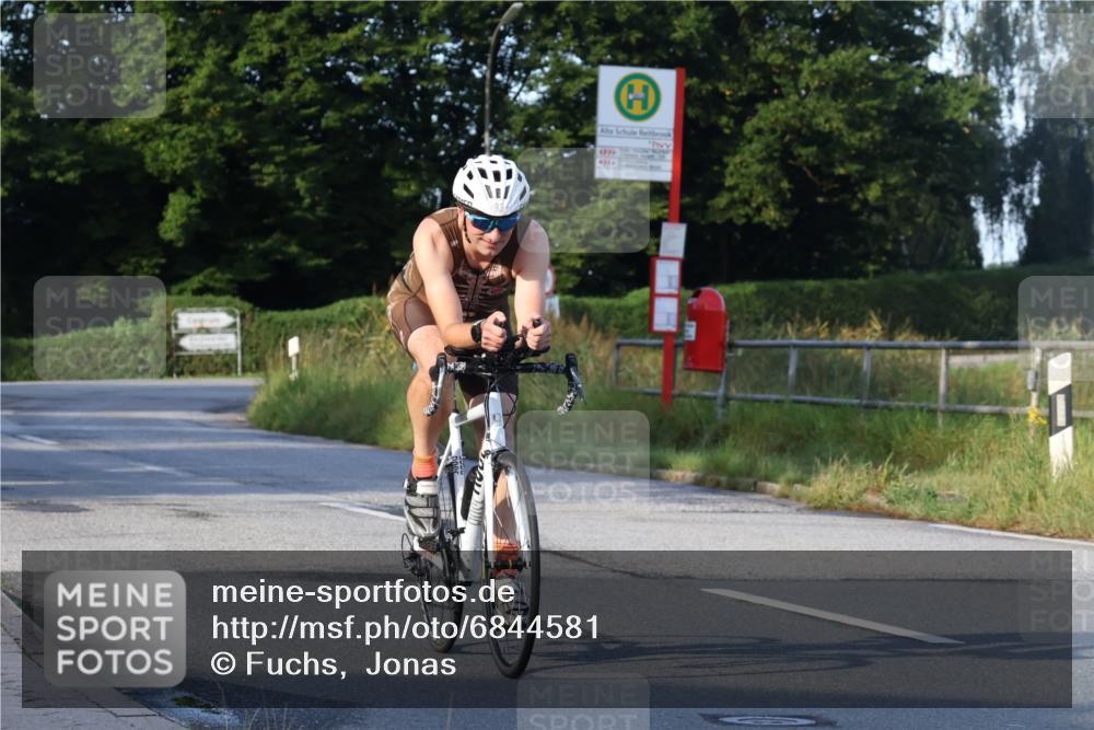 25.08.2024 - Elbe Triathlon Hamburg Fuchs,  Jonas http://msf.ph/oto/6844581 25.08.2024 09:04:00 Radfahren 257, 93, 53, 128 meine-sportfotos.de