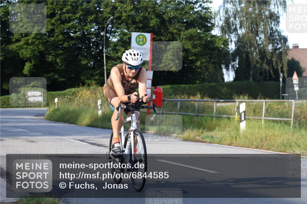 25.08.2024 - Elbe Triathlon Hamburg Fuchs,  Jonas http://msf.ph/oto/6844585 25.08.2024 09:04:00 Radfahren 257, 93, 53, 128 meine-sportfotos.de