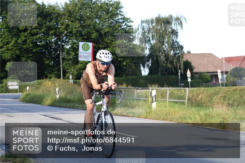 25.08.2024 - Elbe Triathlon Hamburg Fuchs,  Jonas http://msf.ph/oto/6844591 25.08.2024 09:04:00 Radfahren 257, 93, 53, 128 meine-sportfotos.de