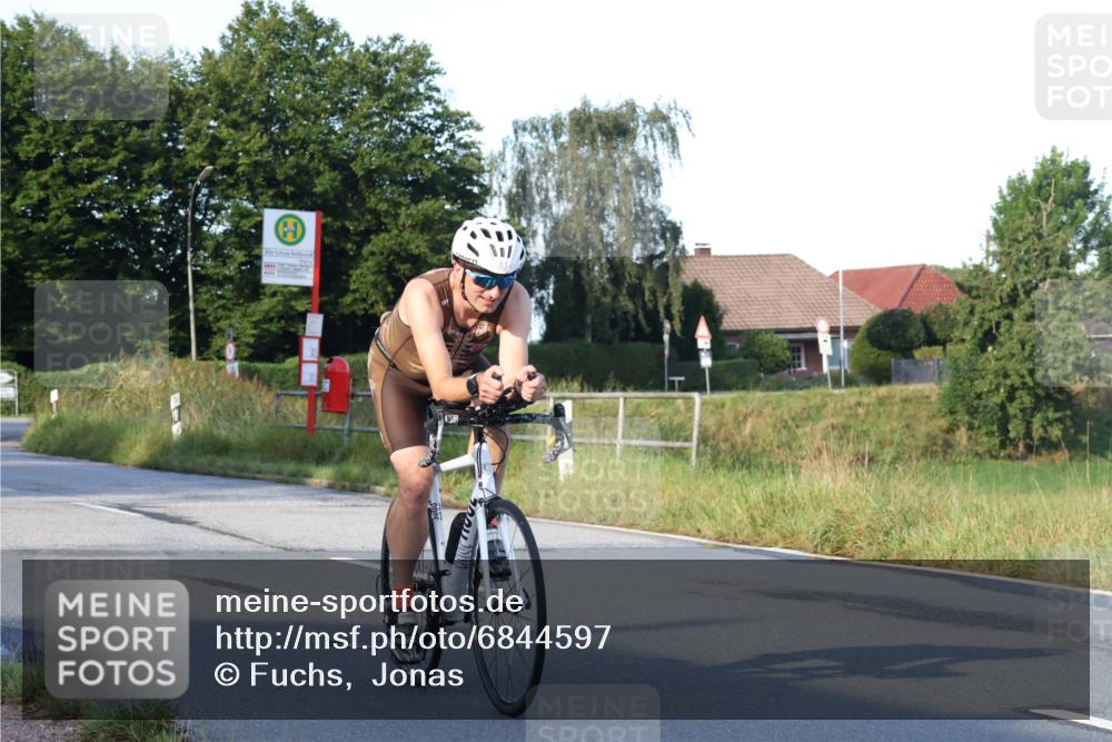 25.08.2024 - Elbe Triathlon Hamburg Fuchs,  Jonas http://msf.ph/oto/6844597 25.08.2024 09:04:00 Radfahren 257, 93, 53, 128 meine-sportfotos.de
