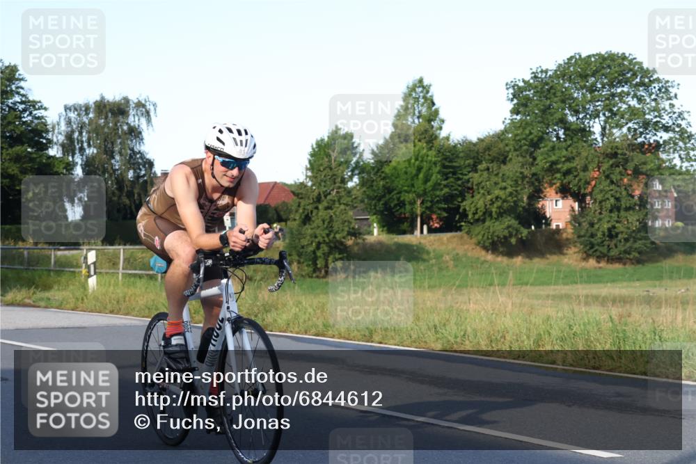25.08.2024 - Elbe Triathlon Hamburg Fuchs,  Jonas http://msf.ph/oto/6844612 25.08.2024 09:04:01 Radfahren 257, 93, 53, 128 meine-sportfotos.de
