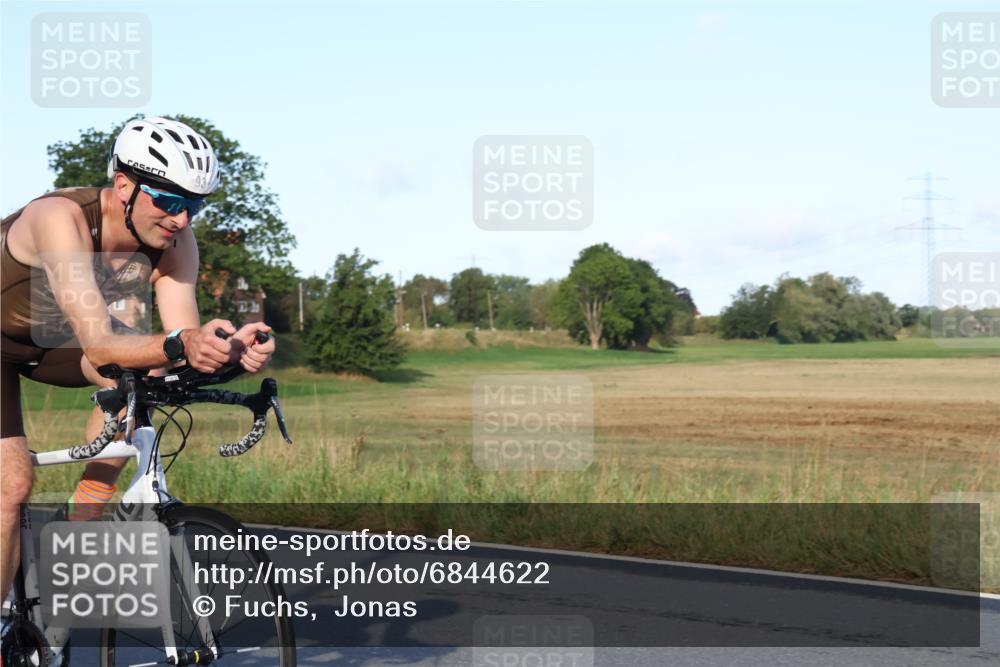 25.08.2024 - Elbe Triathlon Hamburg Fuchs,  Jonas http://msf.ph/oto/6844622 25.08.2024 09:04:01 Radfahren 257, 93, 53, 128 meine-sportfotos.de