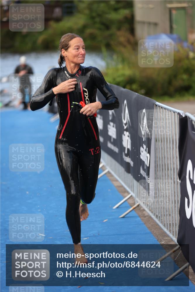 25.08.2024 - Elbe Triathlon Hamburg H.Heesch http://msf.ph/oto/6844624 25.08.2024 08:47:11 Schwimmen 125, 146, 193, 194 meine-sportfotos.de