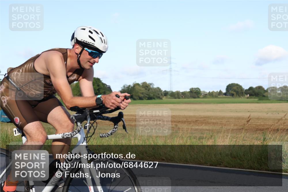 25.08.2024 - Elbe Triathlon Hamburg Fuchs,  Jonas http://msf.ph/oto/6844627 25.08.2024 09:04:01 Radfahren 257, 93, 53, 128 meine-sportfotos.de