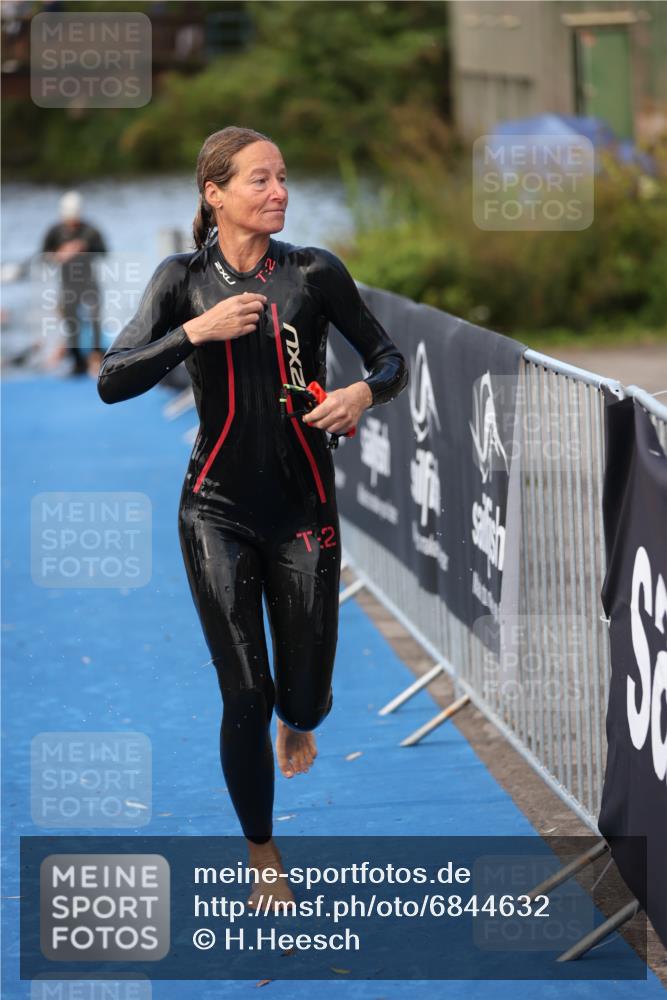 25.08.2024 - Elbe Triathlon Hamburg H.Heesch http://msf.ph/oto/6844632 25.08.2024 08:47:11 Schwimmen 125, 146, 193, 194 meine-sportfotos.de