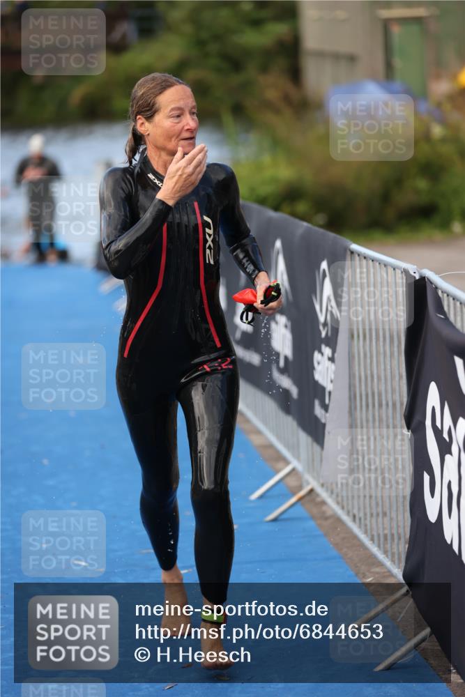25.08.2024 - Elbe Triathlon Hamburg H.Heesch http://msf.ph/oto/6844653 25.08.2024 08:47:11 Schwimmen 125, 146, 193, 194 meine-sportfotos.de