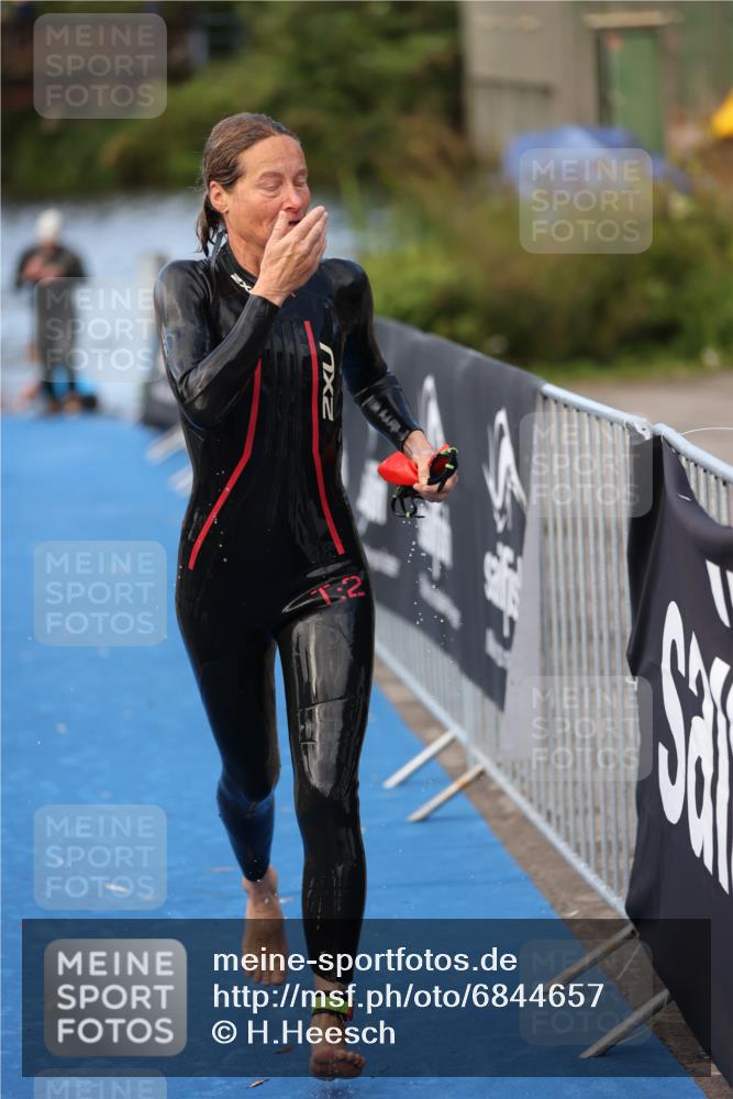25.08.2024 - Elbe Triathlon Hamburg H.Heesch http://msf.ph/oto/6844657 25.08.2024 08:47:11 Schwimmen 125, 146, 193, 194 meine-sportfotos.de