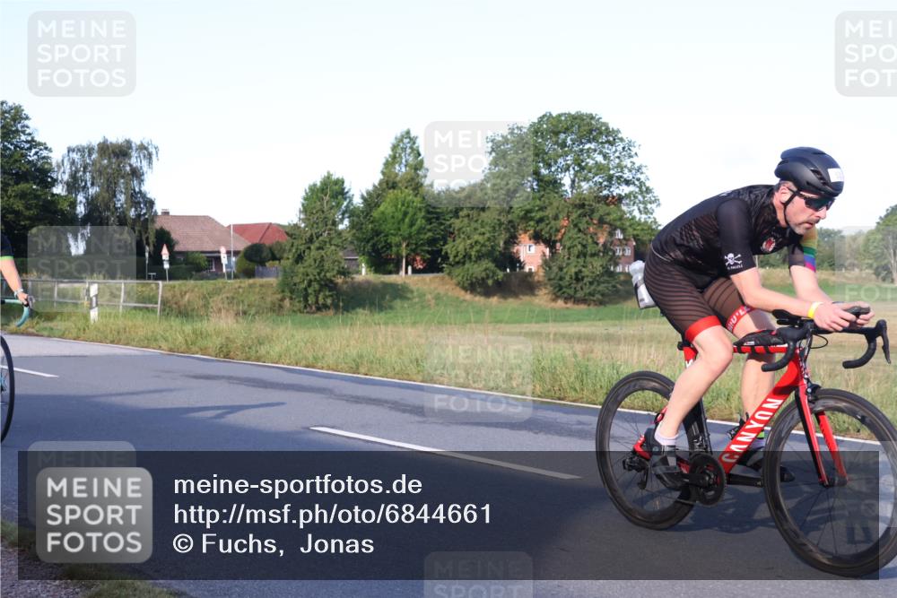 25.08.2024 - Elbe Triathlon Hamburg Fuchs,  Jonas http://msf.ph/oto/6844661 25.08.2024 09:04:05 Radfahren 93, 53, 128, 106 meine-sportfotos.de