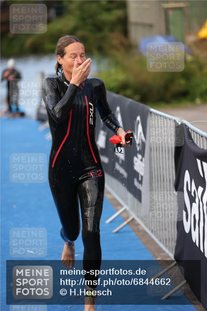 25.08.2024 - Elbe Triathlon Hamburg H.Heesch http://msf.ph/oto/6844662 25.08.2024 08:47:11 Schwimmen 125, 146, 193, 194 meine-sportfotos.de