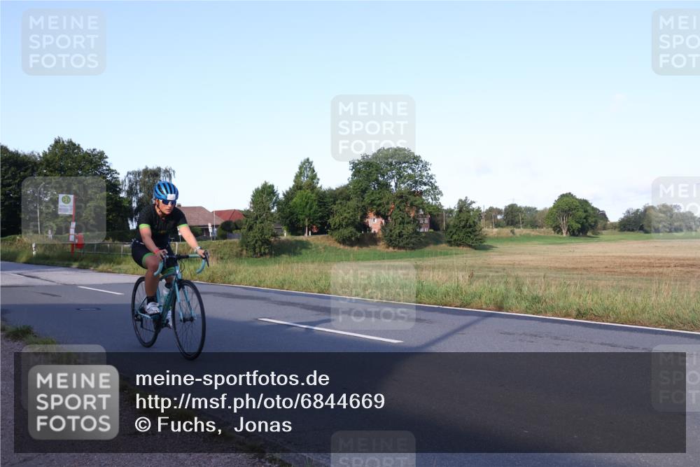 25.08.2024 - Elbe Triathlon Hamburg Fuchs,  Jonas http://msf.ph/oto/6844669 25.08.2024 09:04:05 Radfahren 93, 53, 128, 106 meine-sportfotos.de