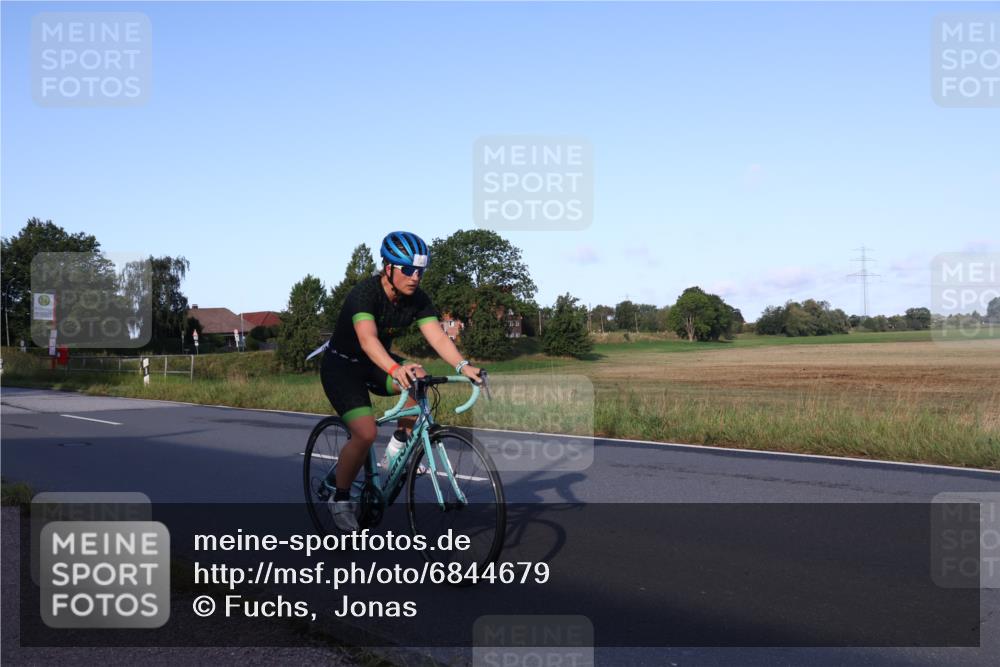 25.08.2024 - Elbe Triathlon Hamburg Fuchs,  Jonas http://msf.ph/oto/6844679 25.08.2024 09:04:05 Radfahren 93, 53, 128, 106 meine-sportfotos.de