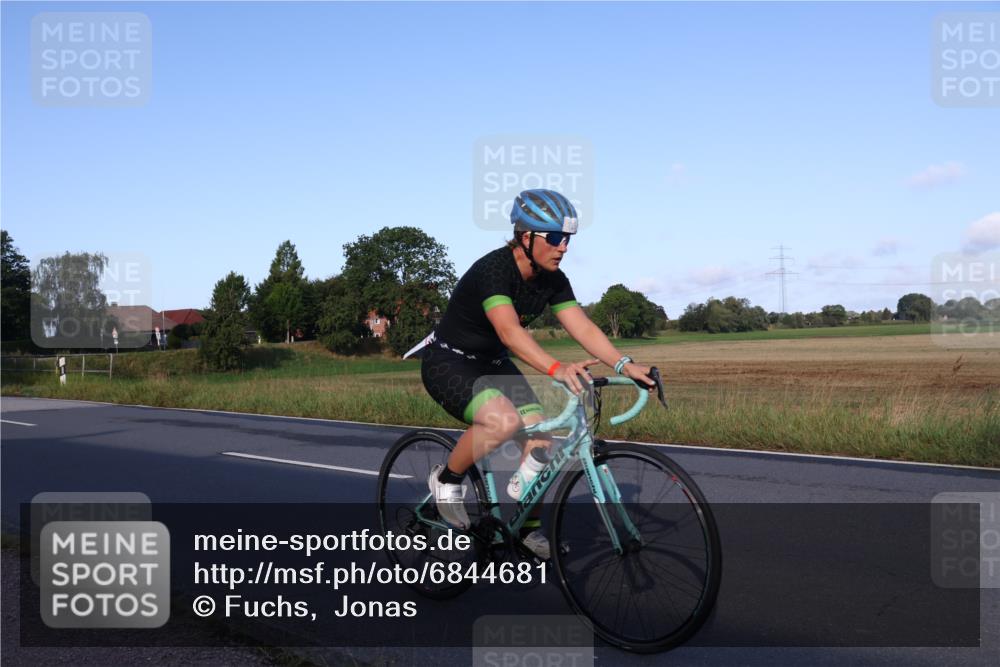25.08.2024 - Elbe Triathlon Hamburg Fuchs,  Jonas http://msf.ph/oto/6844681 25.08.2024 09:04:05 Radfahren 93, 53, 128, 106 meine-sportfotos.de