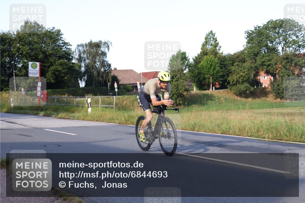 25.08.2024 - Elbe Triathlon Hamburg Fuchs,  Jonas http://msf.ph/oto/6844693 25.08.2024 09:04:10 Radfahren 53, 128, 106 meine-sportfotos.de