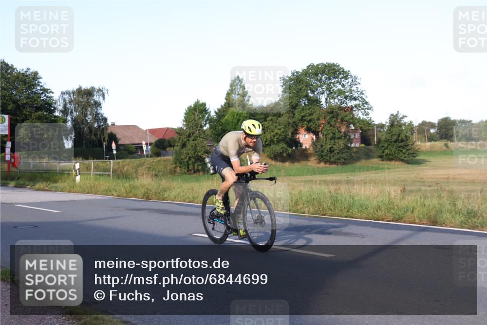 25.08.2024 - Elbe Triathlon Hamburg Fuchs,  Jonas http://msf.ph/oto/6844699 25.08.2024 09:04:11 Radfahren 53, 128, 106 meine-sportfotos.de