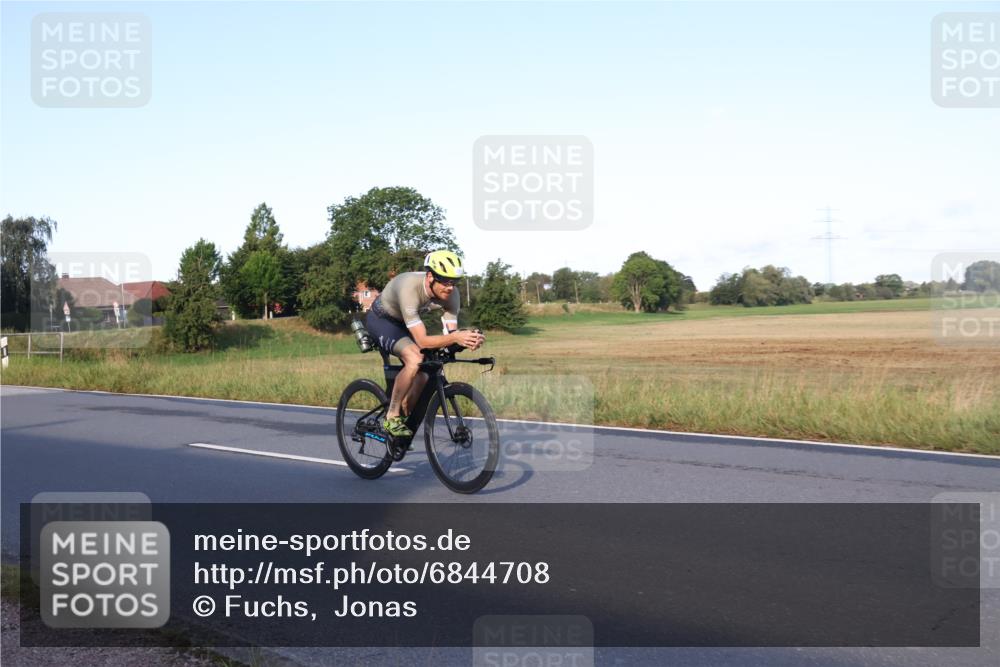 25.08.2024 - Elbe Triathlon Hamburg Fuchs,  Jonas http://msf.ph/oto/6844708 25.08.2024 09:04:11 Radfahren 53, 128, 106 meine-sportfotos.de