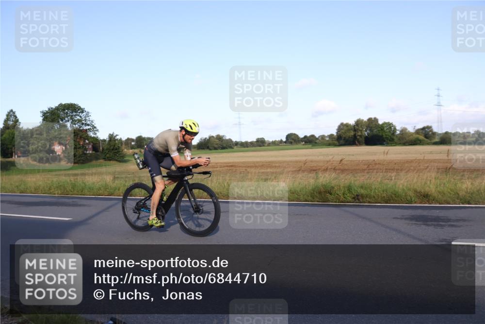 25.08.2024 - Elbe Triathlon Hamburg Fuchs,  Jonas http://msf.ph/oto/6844710 25.08.2024 09:04:11 Radfahren 53, 128, 106 meine-sportfotos.de