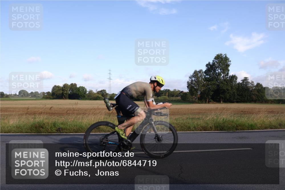 25.08.2024 - Elbe Triathlon Hamburg Fuchs,  Jonas http://msf.ph/oto/6844719 25.08.2024 09:04:11 Radfahren 53, 128, 106 meine-sportfotos.de