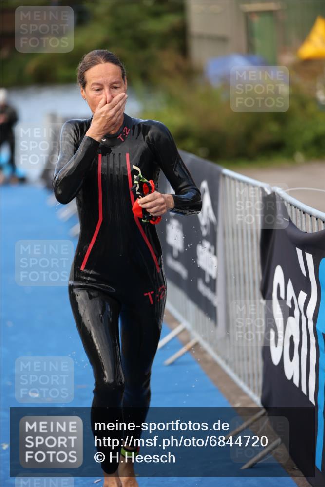 25.08.2024 - Elbe Triathlon Hamburg H.Heesch http://msf.ph/oto/6844720 25.08.2024 08:47:11 Schwimmen 125, 146, 193, 194 meine-sportfotos.de