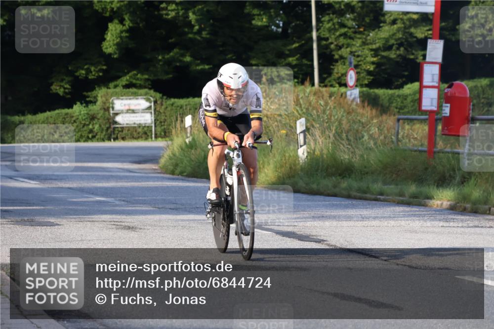 25.08.2024 - Elbe Triathlon Hamburg Fuchs,  Jonas http://msf.ph/oto/6844724 25.08.2024 09:04:27 Radfahren 73 meine-sportfotos.de