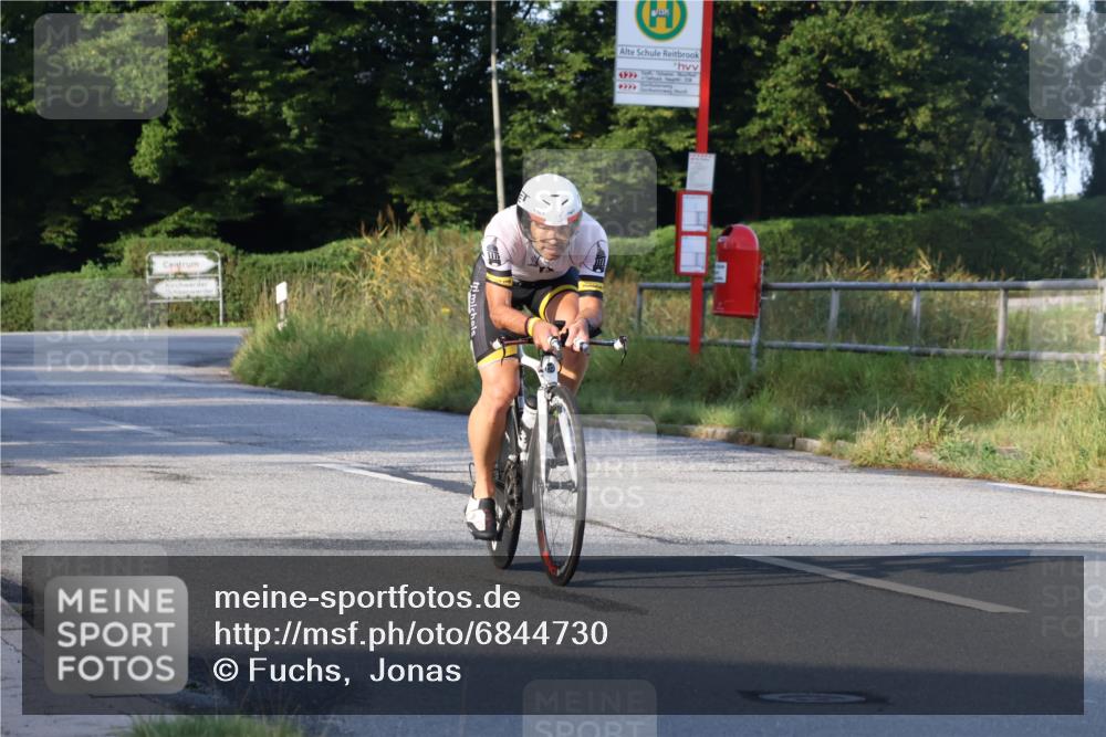 25.08.2024 - Elbe Triathlon Hamburg Fuchs,  Jonas http://msf.ph/oto/6844730 25.08.2024 09:04:28 Radfahren 73 meine-sportfotos.de