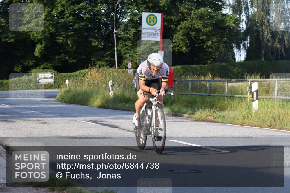 25.08.2024 - Elbe Triathlon Hamburg Fuchs,  Jonas http://msf.ph/oto/6844738 25.08.2024 09:04:28 Radfahren 73 meine-sportfotos.de
