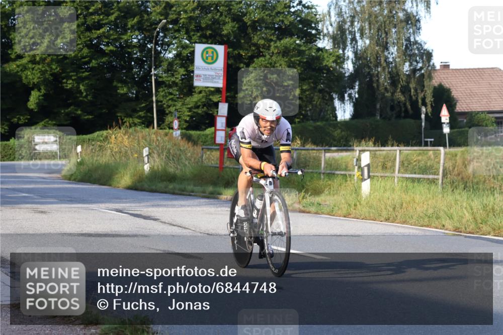 25.08.2024 - Elbe Triathlon Hamburg Fuchs,  Jonas http://msf.ph/oto/6844748 25.08.2024 09:04:28 Radfahren 73 meine-sportfotos.de
