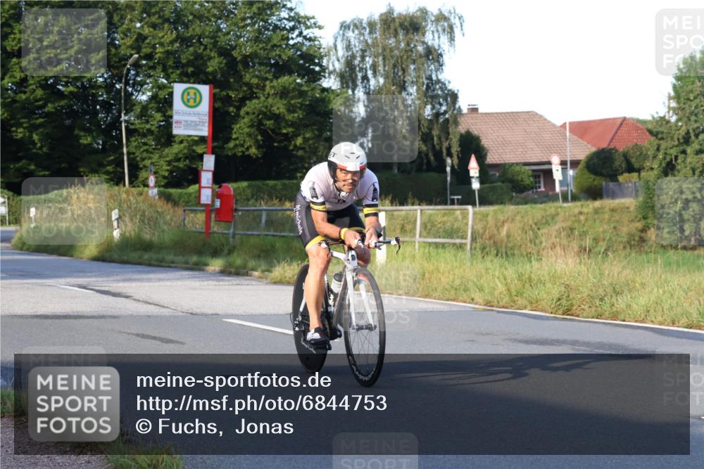 25.08.2024 - Elbe Triathlon Hamburg Fuchs,  Jonas http://msf.ph/oto/6844753 25.08.2024 09:04:28 Radfahren 73 meine-sportfotos.de
