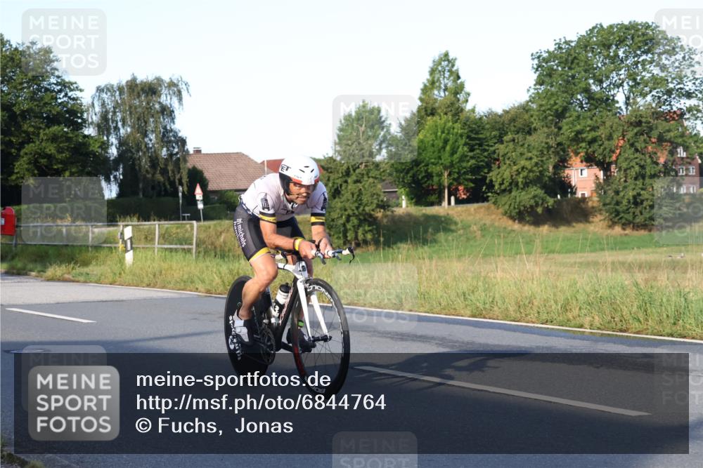 25.08.2024 - Elbe Triathlon Hamburg Fuchs,  Jonas http://msf.ph/oto/6844764 25.08.2024 09:04:29 Radfahren 73 meine-sportfotos.de