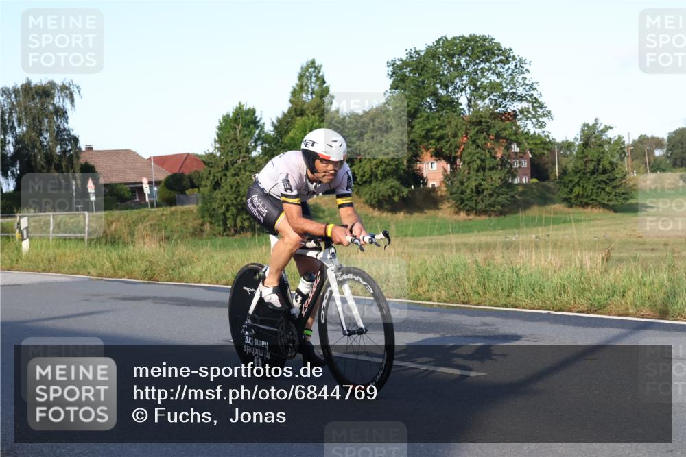 25.08.2024 - Elbe Triathlon Hamburg Fuchs,  Jonas http://msf.ph/oto/6844769 25.08.2024 09:04:29 Radfahren 73 meine-sportfotos.de
