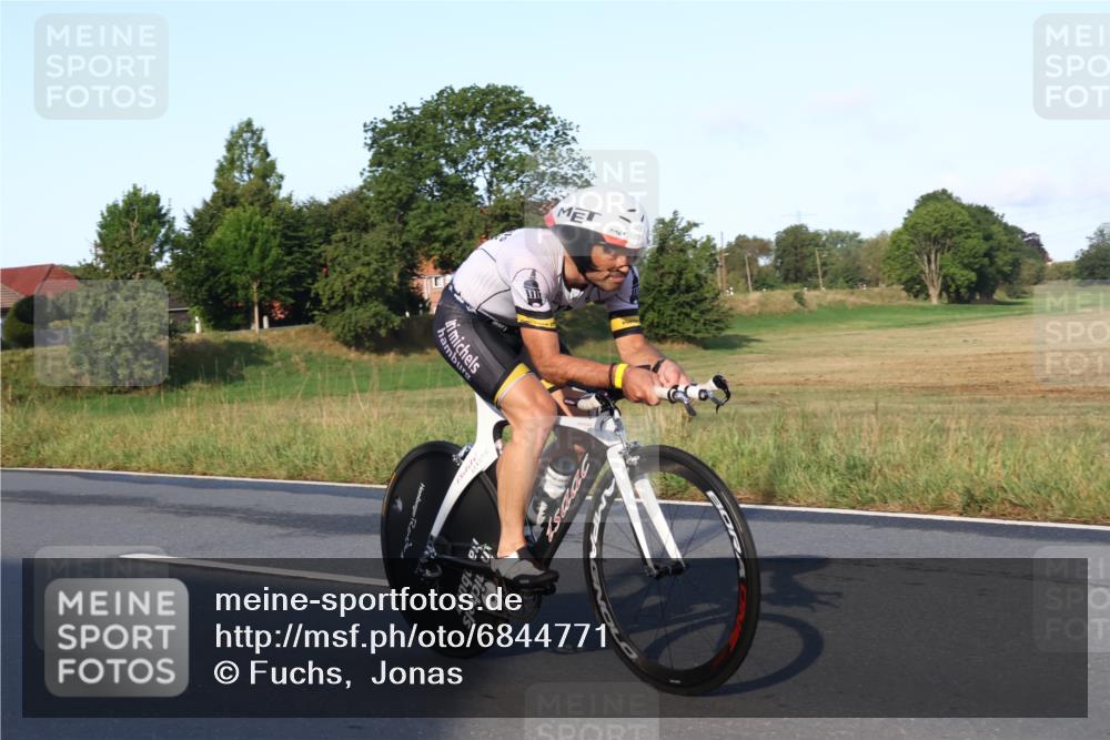 25.08.2024 - Elbe Triathlon Hamburg Fuchs,  Jonas http://msf.ph/oto/6844771 25.08.2024 09:04:29 Radfahren 73 meine-sportfotos.de